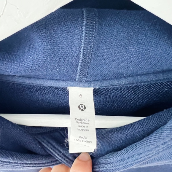 Lululemon Relaxed Cropped Navy Sweatshirt Hoodie - Picture 4 of 4